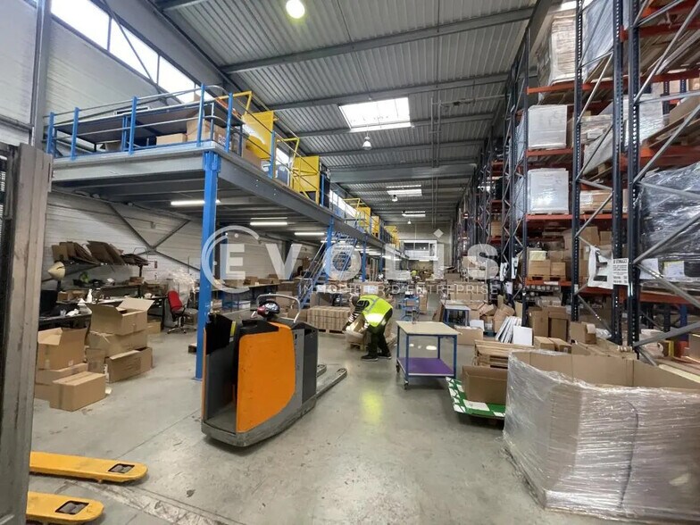 Industriel/Logistique dans Lieusaint à louer - Photo de l’immeuble – Image 3 sur 10