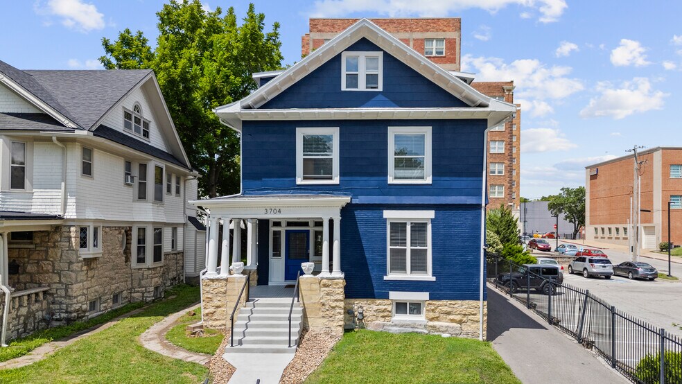 3704 Central St, Kansas City, MO à vendre - Photo de l’immeuble – Image 1 sur 55