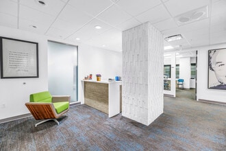 100 2nd Ave S, Saint Petersburg, FL à louer Photo intérieure– Image 1 sur 27