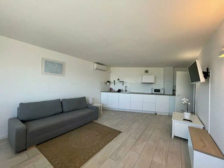 Local commercial dans Villeneuve-Loubet à louer - Photo intérieure – Image 3 sur 12