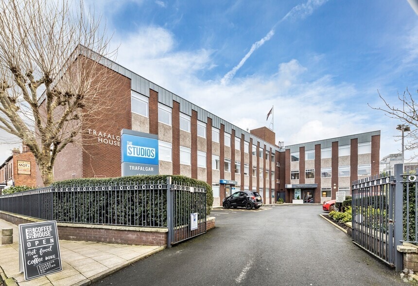 110 Manchester Rd, Altrincham à louer - Photo principale – Image 1 sur 72
