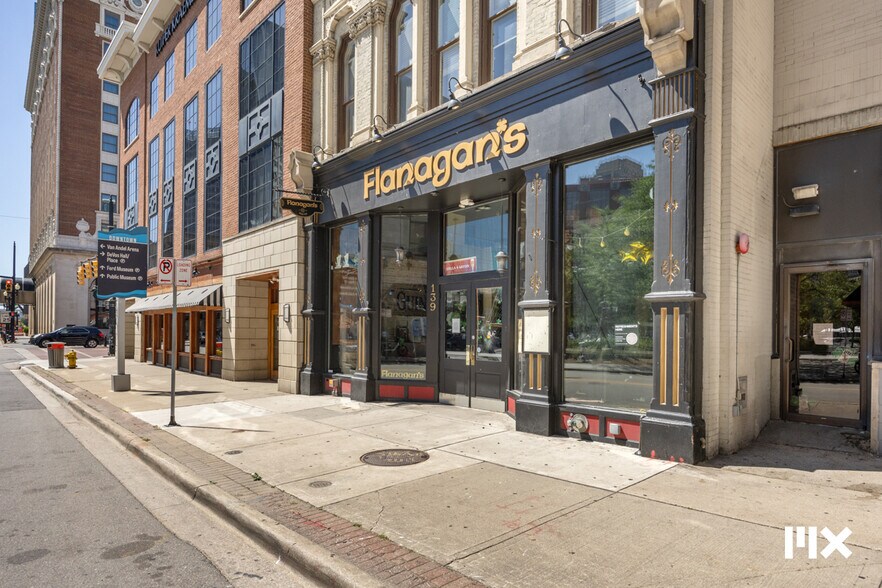 139 Pearl St NW, Grand Rapids, MI à vendre - Photo de l’immeuble – Image 3 sur 52