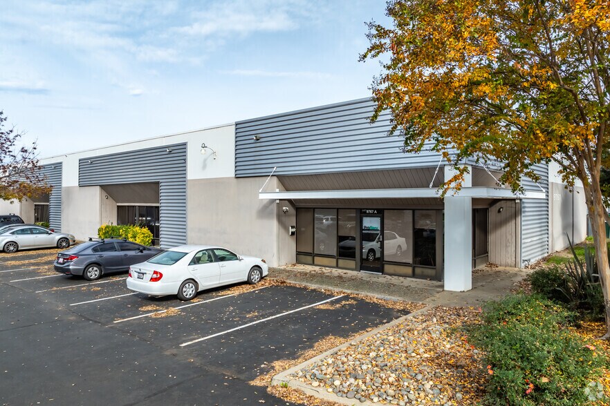 9767 Business Park Dr, Sacramento, CA à vendre - Photo principale – Image 1 sur 6