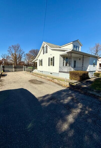 708 N Hammonds Ferry Rd, Linthicum Heights, MD à vendre - Photo de l’immeuble – Image 3 sur 7