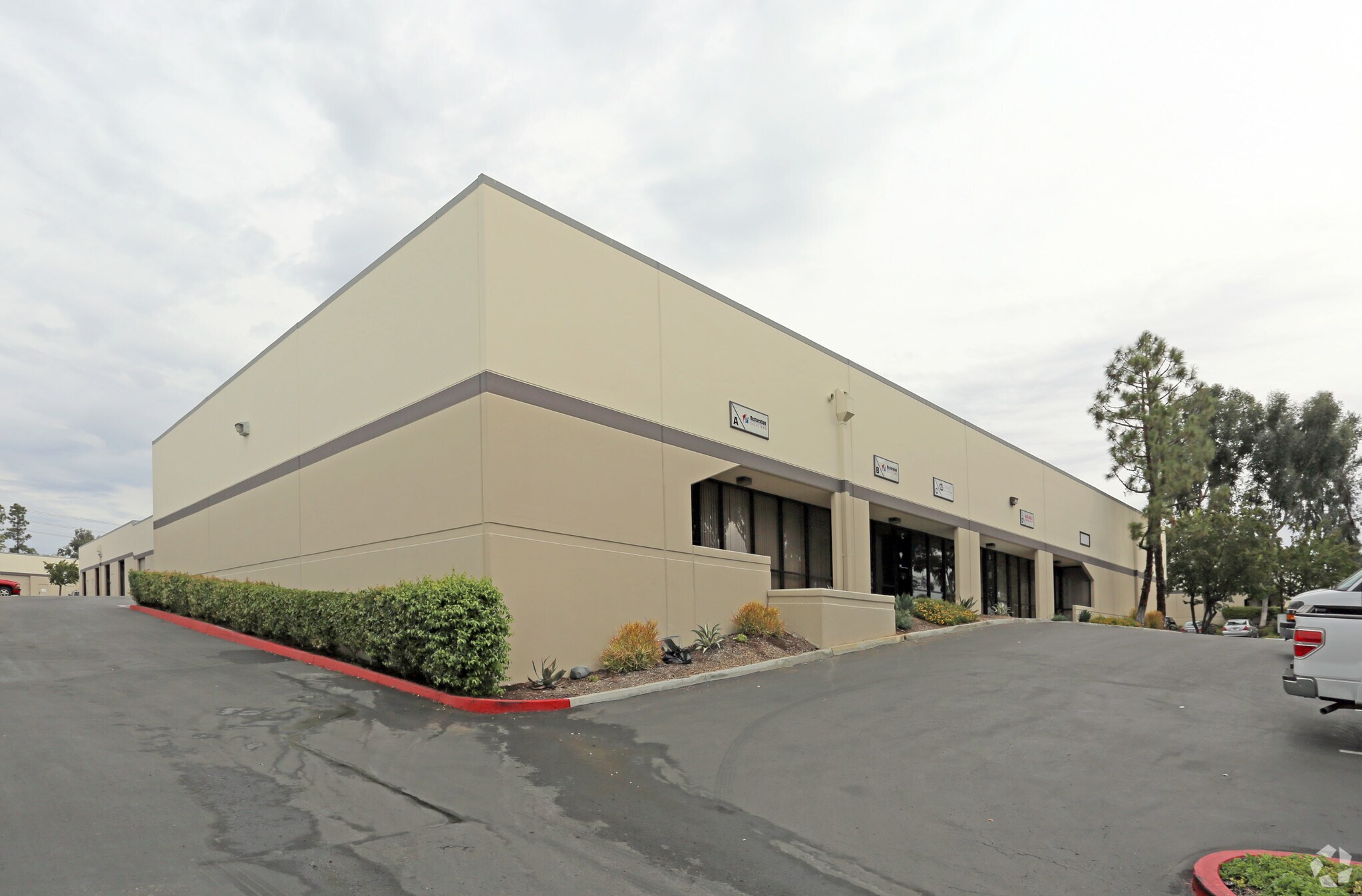7250 Engineer Rd, San Diego, CA à louer Photo principale– Image 1 sur 7