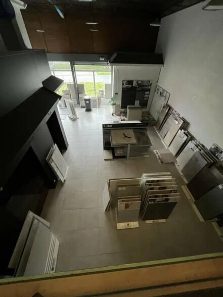 Local commercial dans Boissise-le-Roi à louer - Photo intérieure – Image 2 sur 4