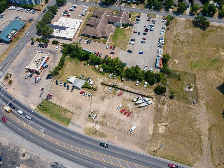 1614 N Main St, Cleburne, TX à vendre - Photo de l’immeuble – Image 3 sur 9