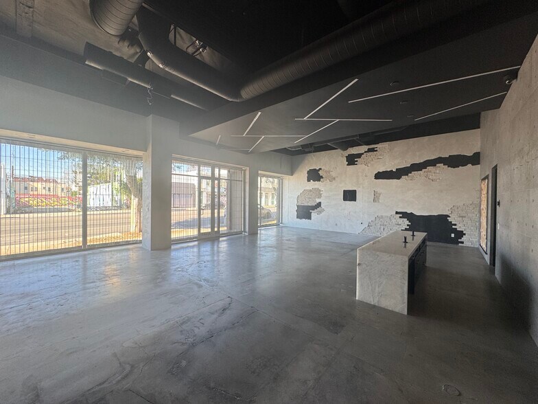 130 N La Brea Ave, Los Angeles, CA à louer - Photo de l’immeuble – Image 3 sur 10