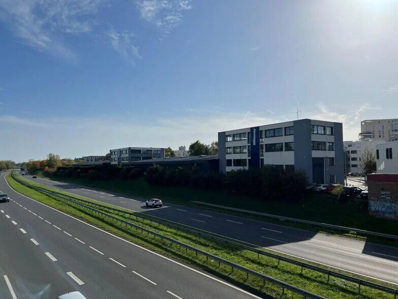 Industriel/Logistique dans Évry-Courcouronnes à louer - Photo de l’immeuble – Image 1 sur 13