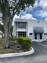 13350-13380 SW 128th St, Miami, FL à louer Photo intérieure– Image 1 sur 11