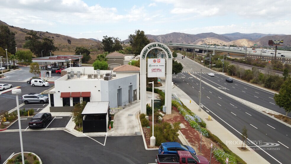 4330 Green River Rd, Corona, CA à louer - Photo de l’immeuble – Image 2 sur 5