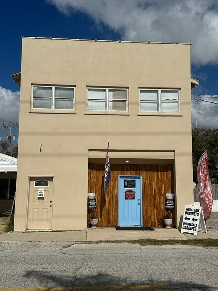 225 Dixie Fwy, New Smyrna Beach, FL à louer - Photo de l’immeuble – Image 1 sur 7