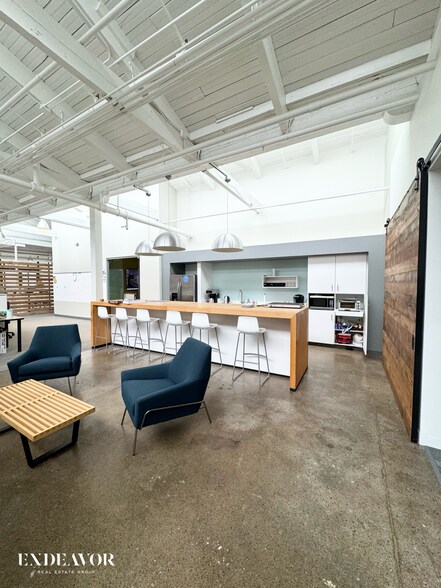 2 Elton St, Rochester, NY à louer - Photo de l’immeuble – Image 1 sur 4