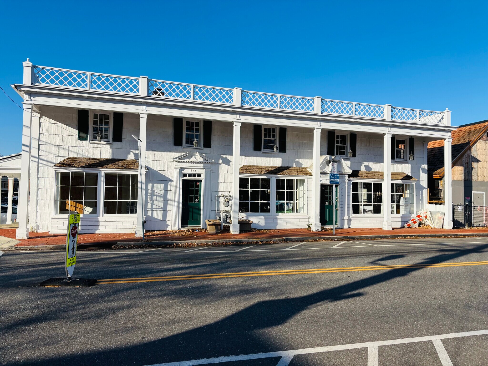 1345 Old Northern Blvd, Roslyn, NY à vendre Photo de l’immeuble– Image 1 sur 26