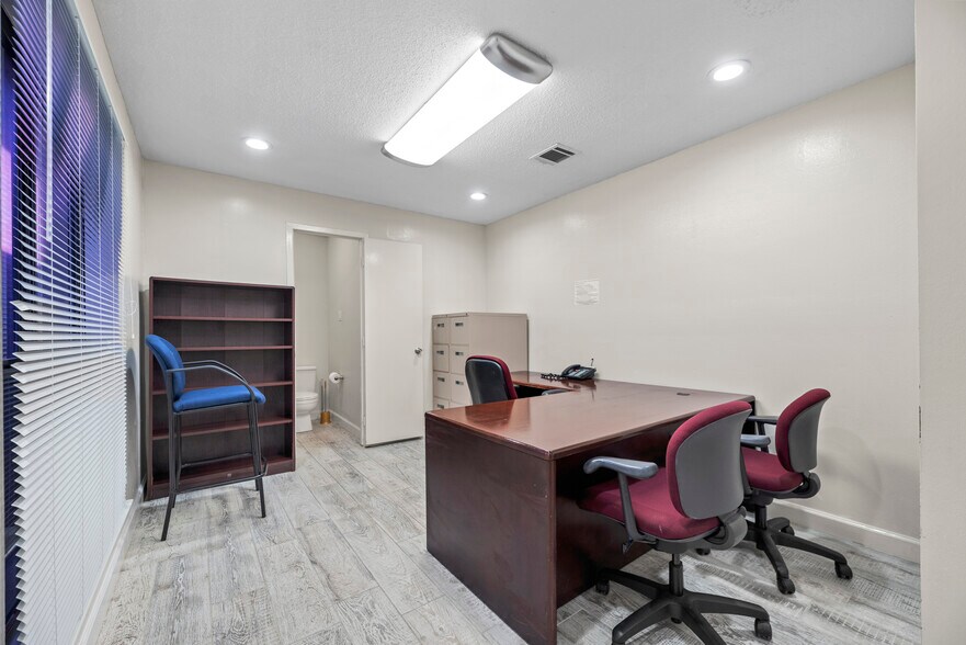 11111 Jones Rd, Houston, TX à vendre - Photo de l’immeuble – Image 3 sur 13