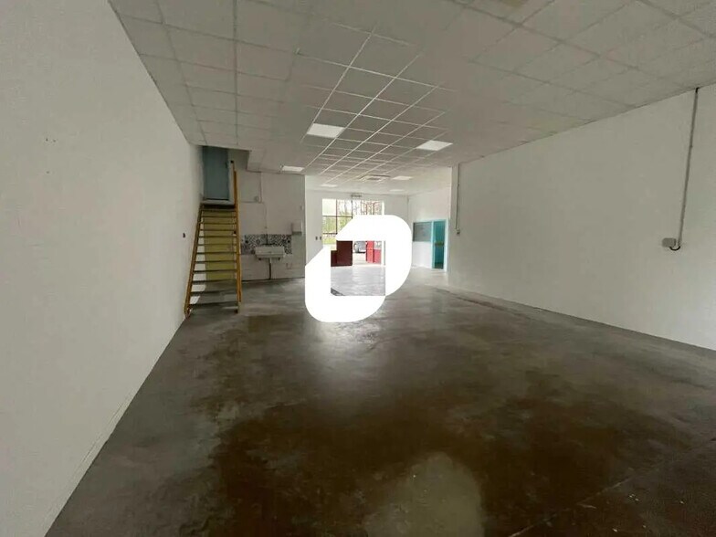 Local d’activités dans Le Barp à louer - Photo de l’immeuble – Image 1 sur 6