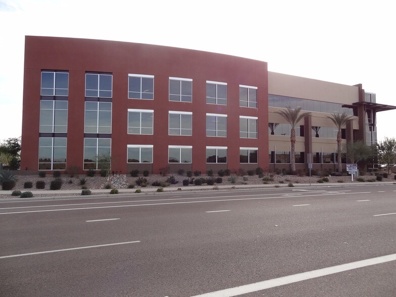 335 E Germann Rd, Gilbert, AZ à louer - Photo de l’immeuble – Image 3 sur 7