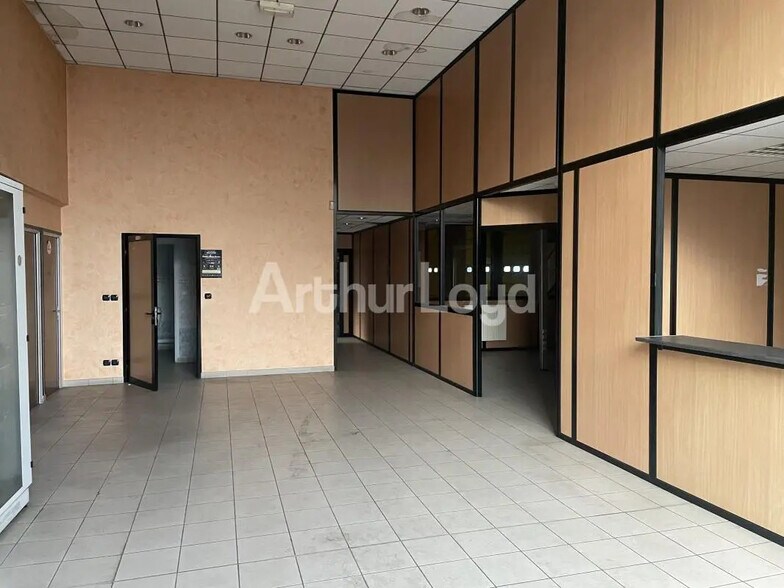 Local d’activités dans Saint-Laurent-Blangy à louer - Photo intérieure – Image 3 sur 5