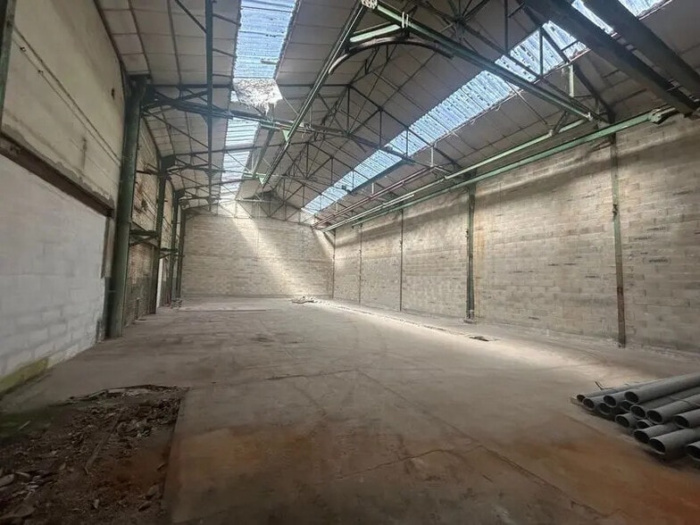 Local d’activités dans Saint-Quentin à louer - Photo de l’immeuble – Image 2 sur 5