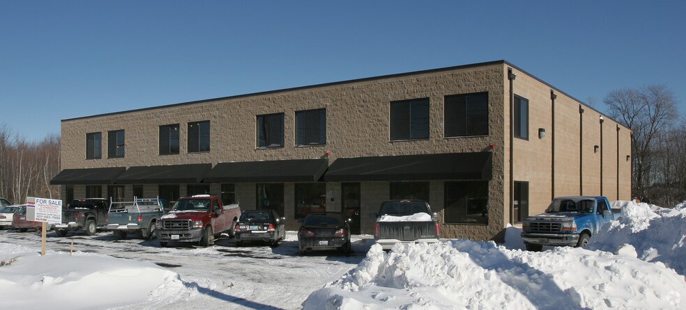 81 Western Industrial Dr, Cranston, RI à louer - Photo de l’immeuble – Image 2 sur 78