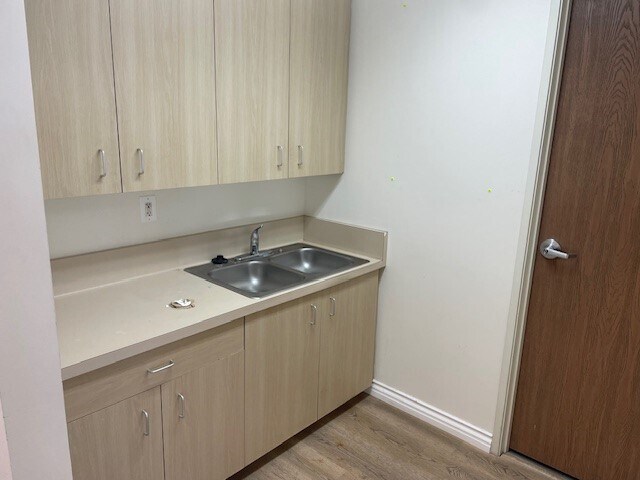 1641 S Rose Ave, Oxnard, CA à louer - Photo de l’immeuble – Image 3 sur 24