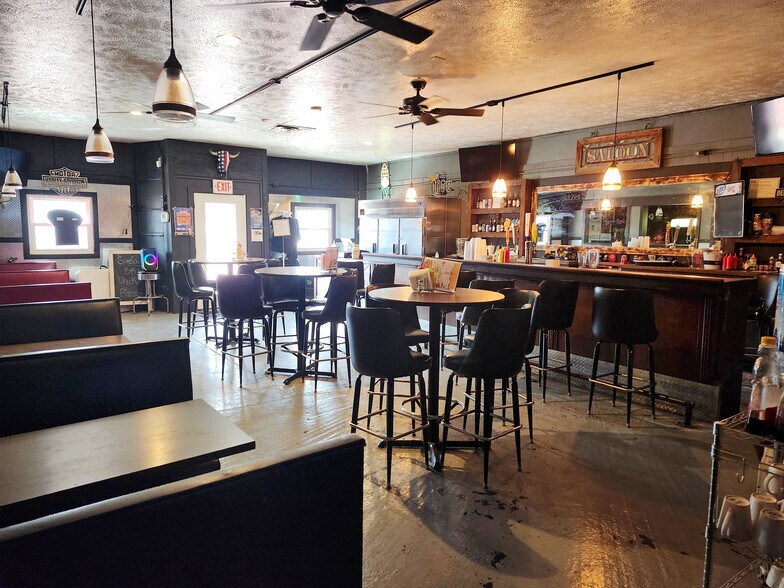 121 Starr Ave, Miltonvale, KS à vendre - Photo de l’immeuble – Image 2 sur 7