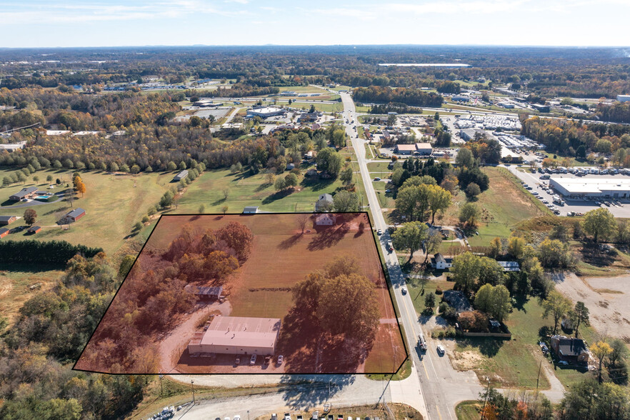3308 Sandy Ridge Rd, Colfax, NC à vendre - Photo de l’immeuble – Image 1 sur 2