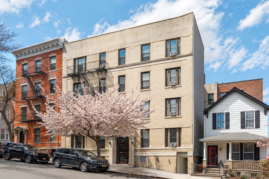 251 E 236th St, Bronx, NY à vendre - Photo de l’immeuble – Image 2 sur 26