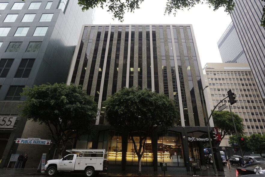 700 Wilshire Blvd, Los Angeles, CA à louer - Photo de l’immeuble – Image 3 sur 5