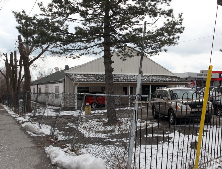 1000 Dundas St E, Mississauga, ON à vendre - Photo de l’immeuble – Image 3 sur 3