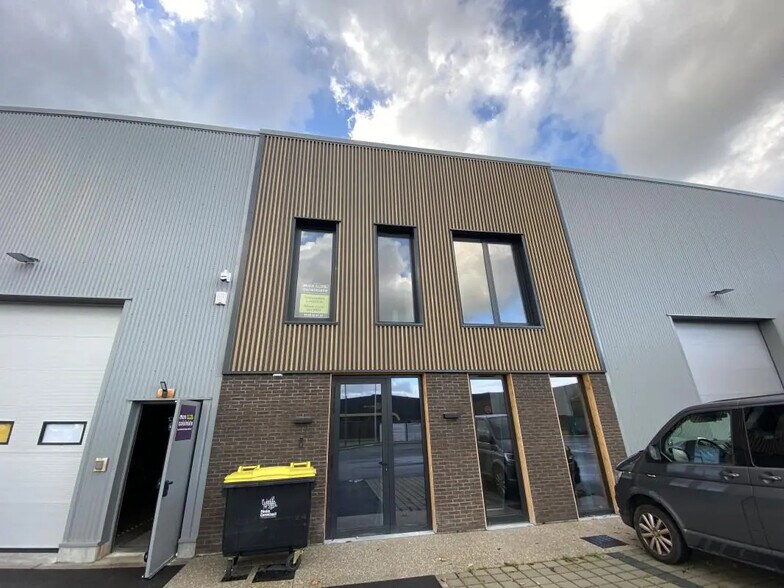 Bureau dans Cysoing à louer - Photo de l’immeuble – Image 2 sur 7