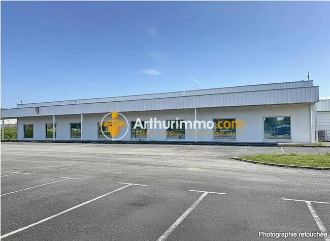 Plus de détails pour Local commercial à vendre