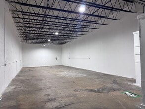 2696 NW 31st Ave, Lauderdale Lakes, FL à louer Photo intérieure– Image 2 sur 6