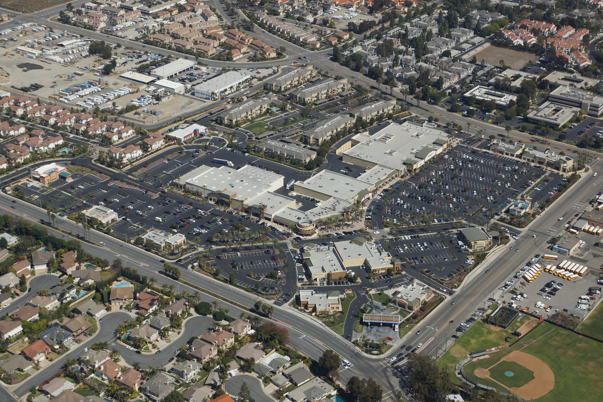 7201 Yorktown Ave, Huntington Beach, CA à louer Aérien– Image 1 sur 7