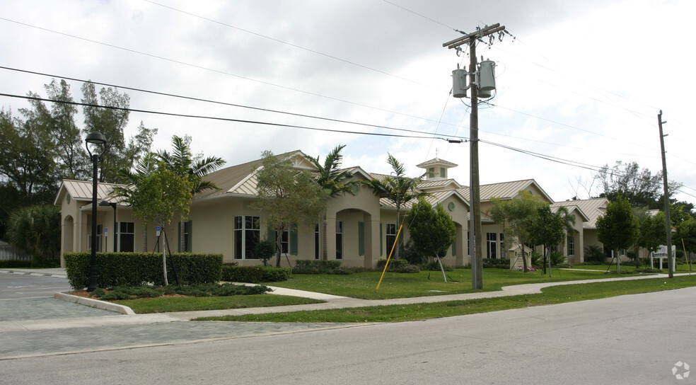 525 NE 3rd Ave, Delray Beach, FL à louer - Photo de l’immeuble – Image 3 sur 4