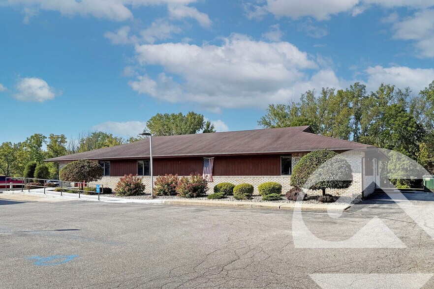 865 Midland Rd, Saginaw, MI à vendre - Photo principale – Image 1 sur 1