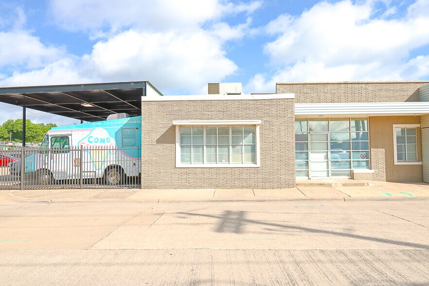6211 Owens St, Dallas, TX à louer - Photo de l’immeuble – Image 3 sur 11