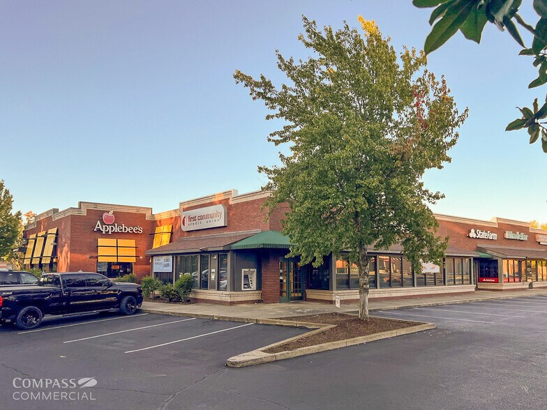 1388 Biddle Rd, Medford, OR à vendre - Photo de l’immeuble – Image 2 sur 11