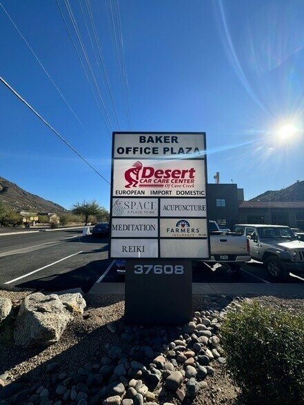 37608 N Cave Creek Rd, Cave Creek, AZ à louer - Photo de l’immeuble – Image 2 sur 3