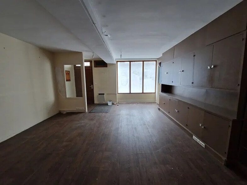33 Rue De L'Enclos, Houdan à louer - Photo de l’immeuble – Image 2 sur 6