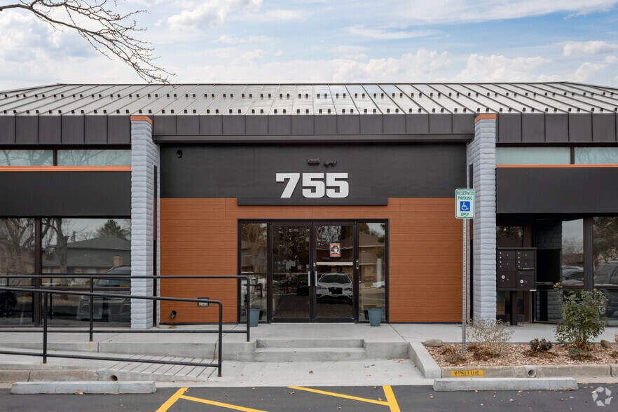 755 Delaware Ave, Longmont, CO à louer - Photo de l’immeuble – Image 2 sur 6