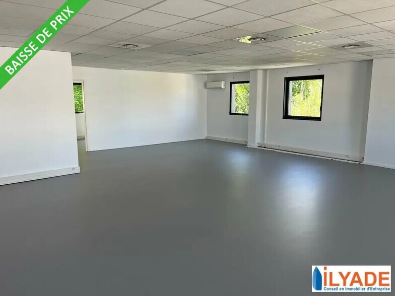 Bureau dans Bouc-Bel-Air à louer - Photo de l’immeuble – Image 1 sur 5