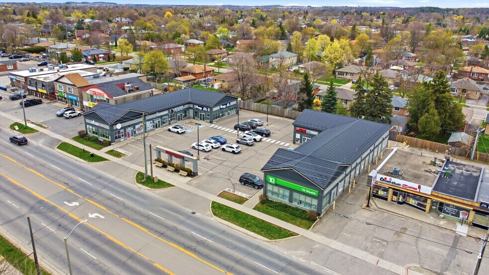 156 & 158 Guelph St portefeuille de 2 biens à vendre sur LoopNet.fr - Photo de l’immeuble – Image 3 sur 17
