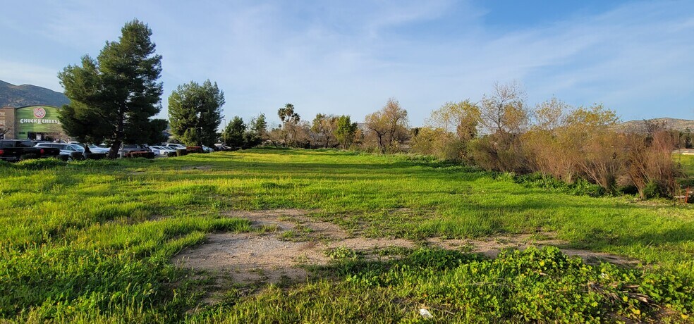23166 Sunnymead Boulevard Blvd, Moreno Valley, CA à vendre - Photo principale – Image 2 sur 3