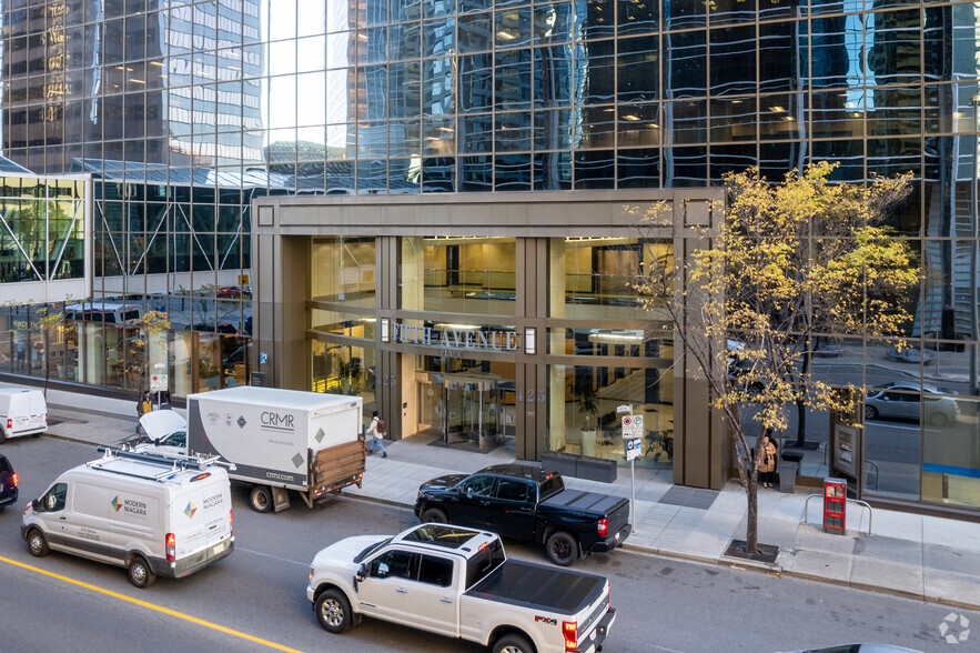 425 1st St SW, Calgary, AB à louer - Photo de l’immeuble – Image 3 sur 19