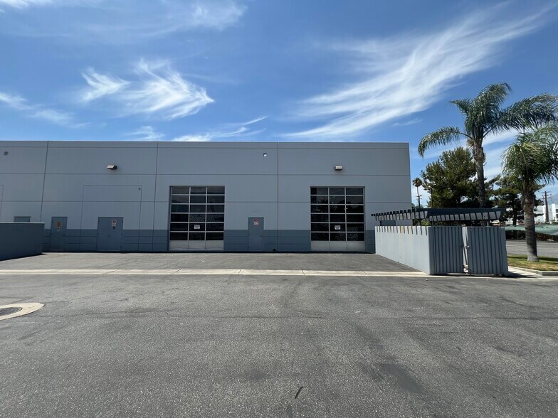 10557 Juniper Ave, Fontana, CA à vendre - Photo de l’immeuble – Image 3 sur 5