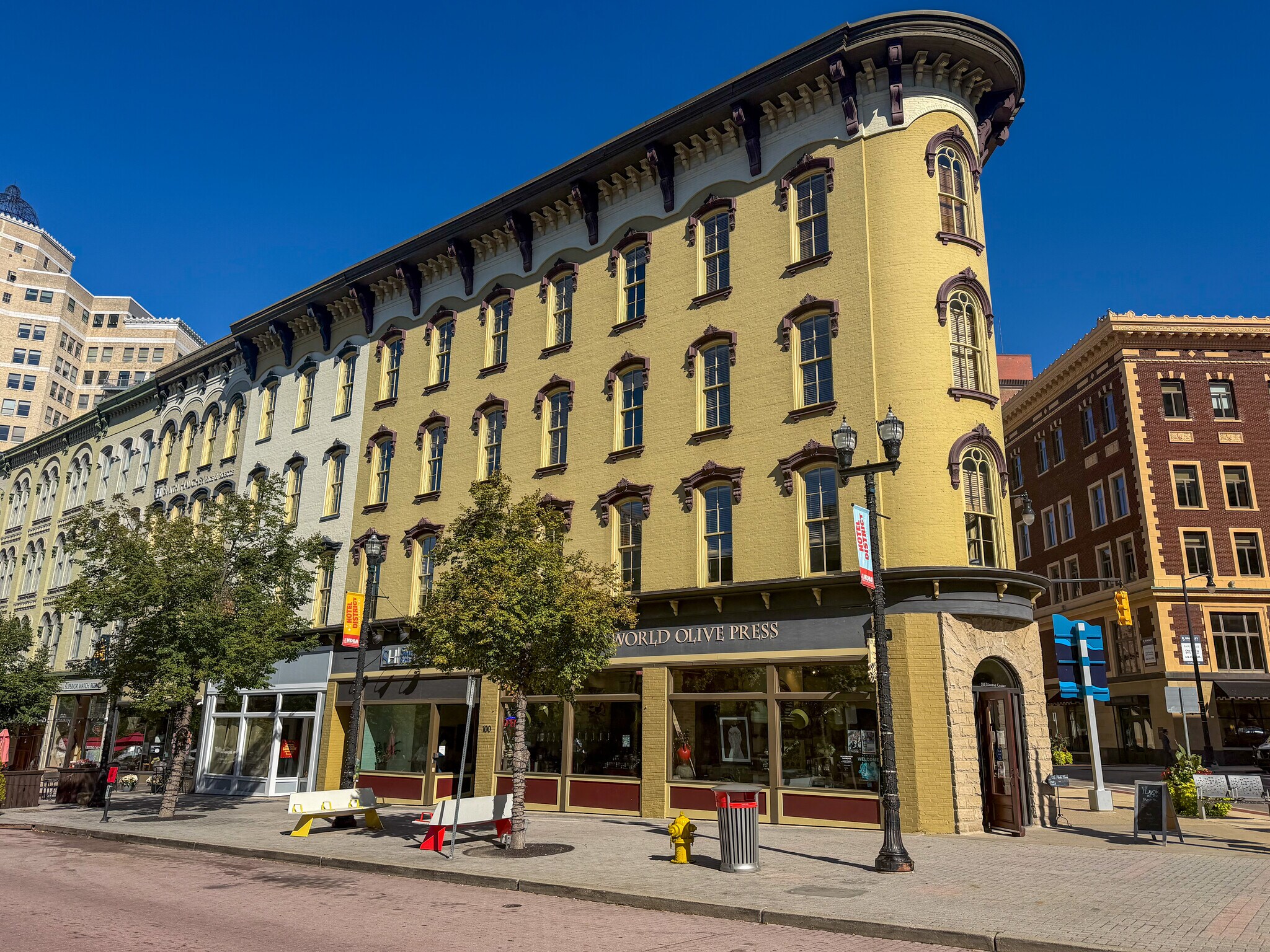 100-110 Monroe Center St NW, Grand Rapids, MI à vendre Photo principale– Image 1 sur 11