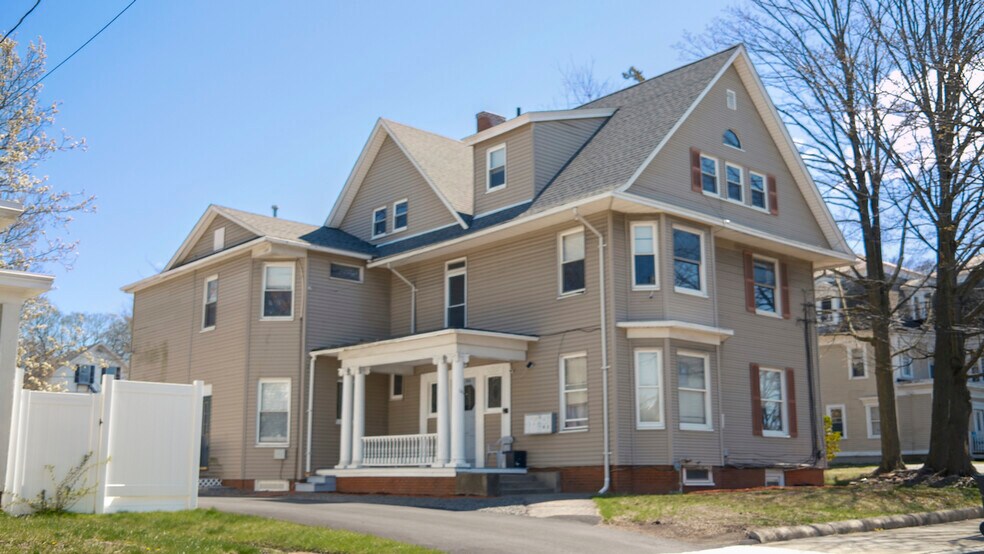 186 Summit St, Pawtucket, RI à vendre - Photo principale – Image 1 sur 46