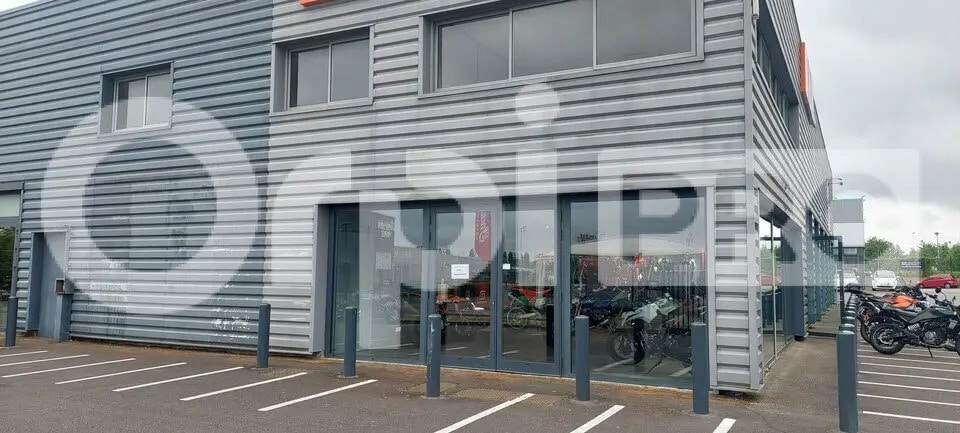 Local commercial dans Saint-Maximin à louer - Photo de l’immeuble – Image 1 sur 5
