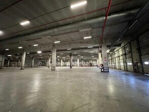 Industriel/Logistique dans Gretz-Armainvilliers à louer Photo de l’immeuble– Image 1 sur 5